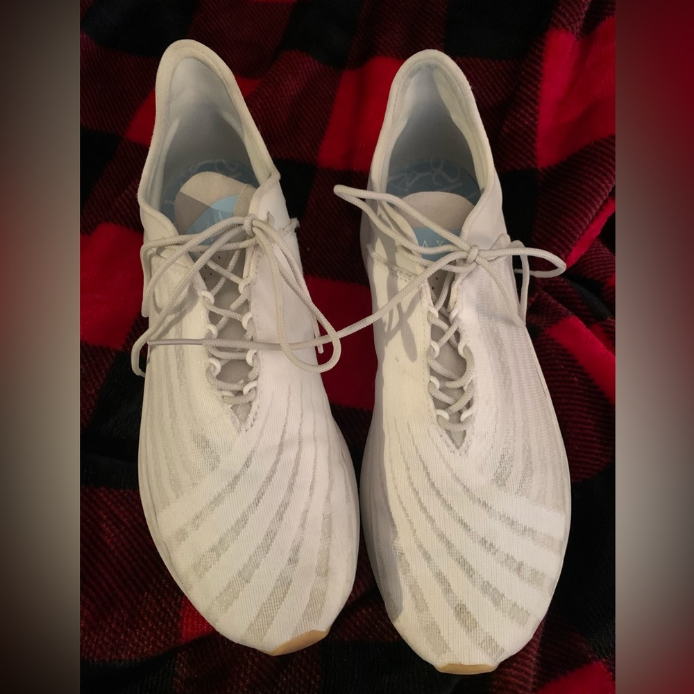 Saysh (Athleta) sneakers white in 8.5, gorgeous